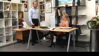 Granny wants to fucks with inexperienced stud! - 2 image