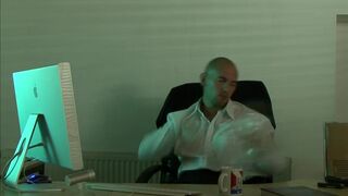 Vin Costes, solo masturbation in the office, to relax after