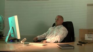 Vin Costes, solo masturbation in the office, to relax after