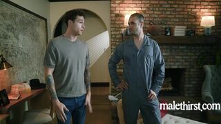 Kyler Drayke seduces a hung hunk with a hot story & a hot face