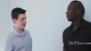 Harrison Feels & Texas Twink experiment with massive black cock & wild bareback sex