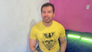 Watch as a well-endowed jackal seduces car salesmen with his 19.5 inch monster cock! - 11 image