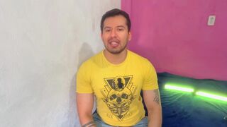 Watch as a well-endowed jackal seduces car salesmen with his 19.5 inch monster cock! - 5 image