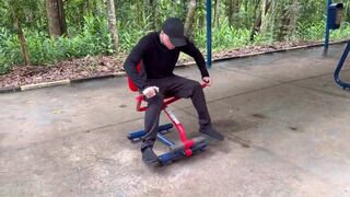 Maloka & Euerickdiaz get wild with personal trainer in public park