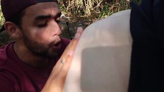 Socyal Sem Camisa & Maldonatto tag team lost guy on the trail & take turns deepthroating his ass - 5 image