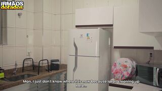 Watch O Paraense & Victor Hugo's naughty neighbor's milk: a kinky public affair - 3 image