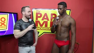 Total daring, Kaell Fernandes takes off her clothes during an interview with PapoMix - part 5 - Final - WhatsApp PapoMix (11) 94779-1519 - 5 image