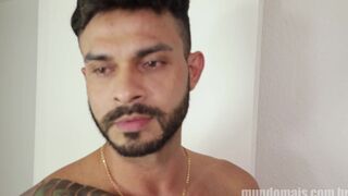 Uncle teaches his nephew in hot and bareback scenes how to seduce a guy - 4 image