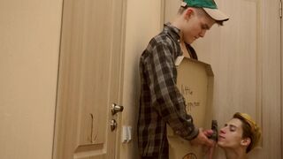 Pizza deliveryman - 15 image